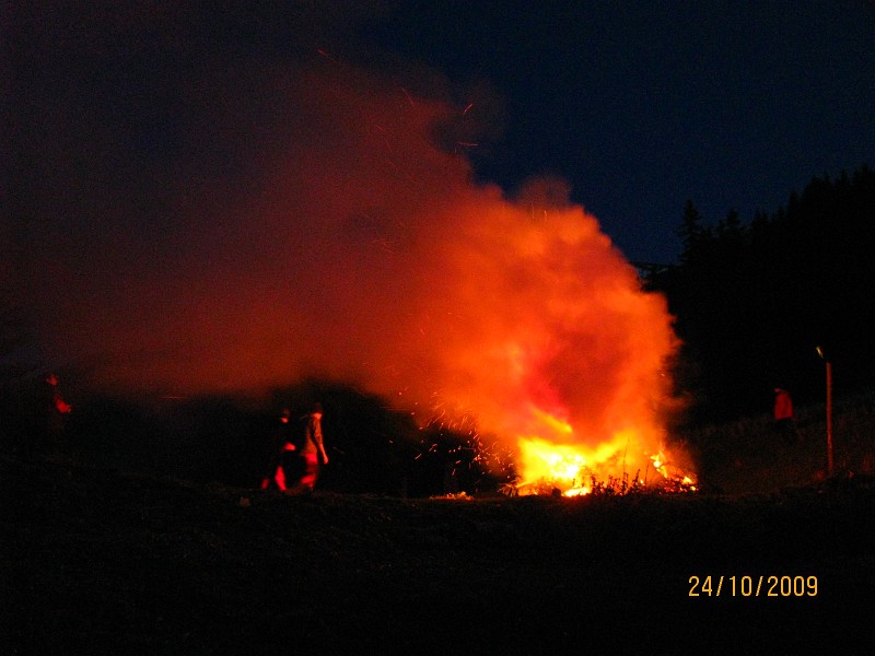 Foc_de_tabara.JPG